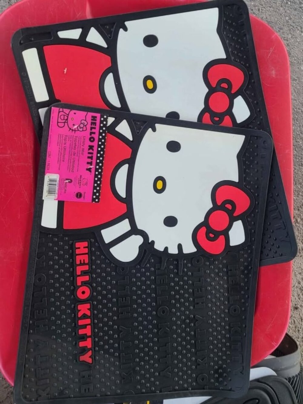 Plasticolor 001717Z04 Hello Kitty Waving Core  Rear Floor Mats - 2 pieces